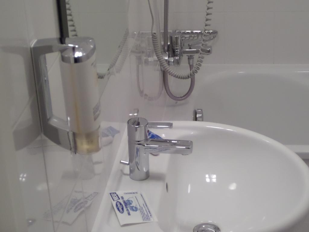 Astoria Bed & Breakfast Swarzędz Δωμάτιο φωτογραφία
