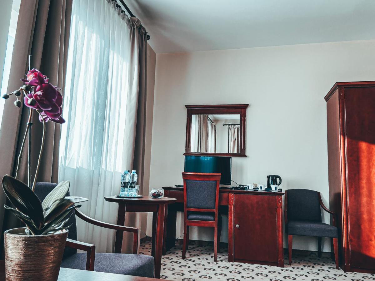 Astoria Bed & Breakfast Swarzędz Εξωτερικό φωτογραφία