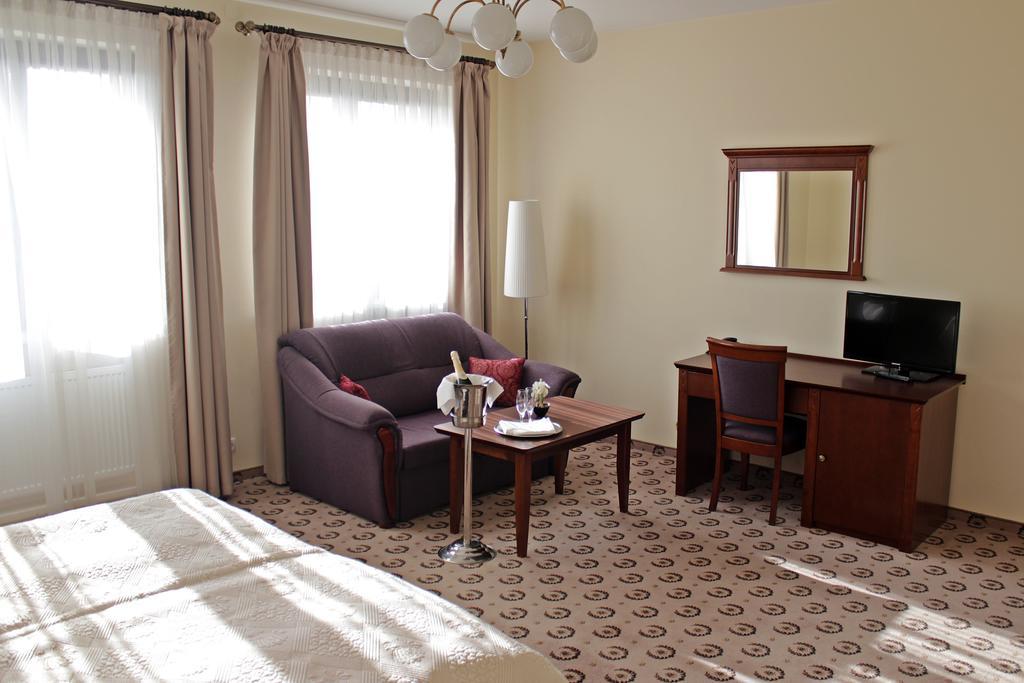 Astoria Bed & Breakfast Swarzędz Εξωτερικό φωτογραφία