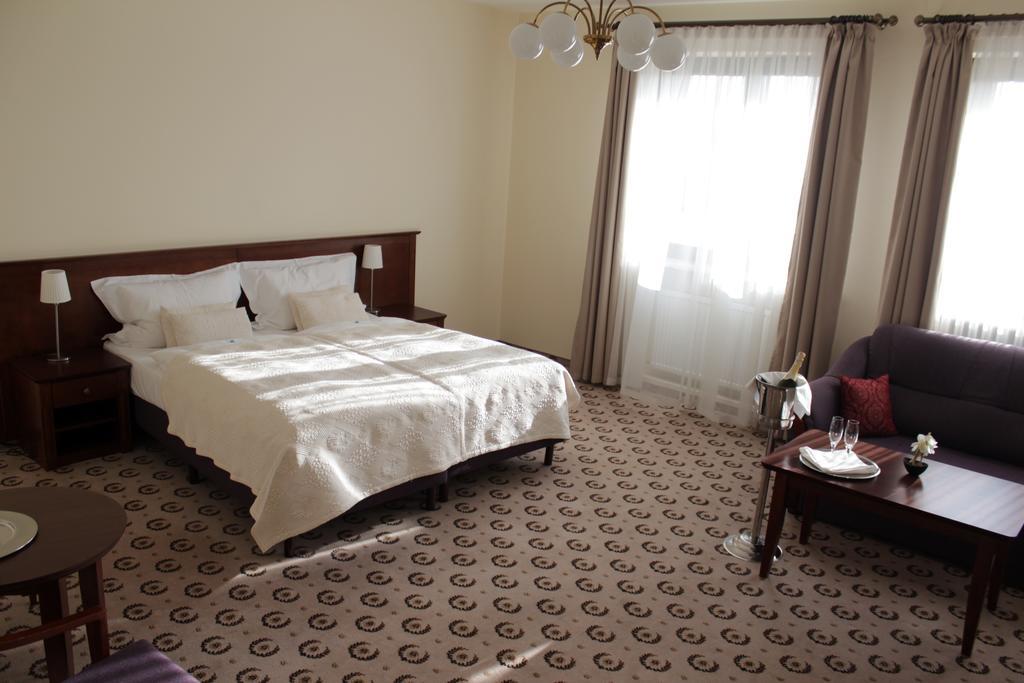 Astoria Bed & Breakfast Swarzędz Εξωτερικό φωτογραφία